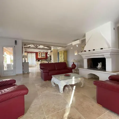 Comfortable With Private Pool *