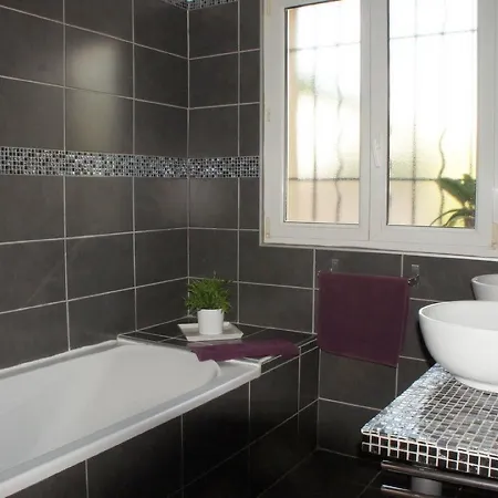 Comfortable With Private Pool روكمور